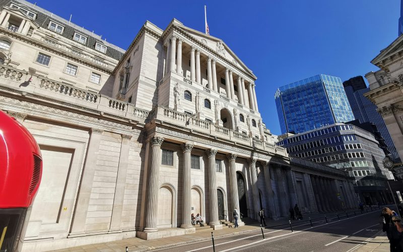 BoE Should Proceed with Rate Cut Despite Inflation Surprise, Says deVere CEO