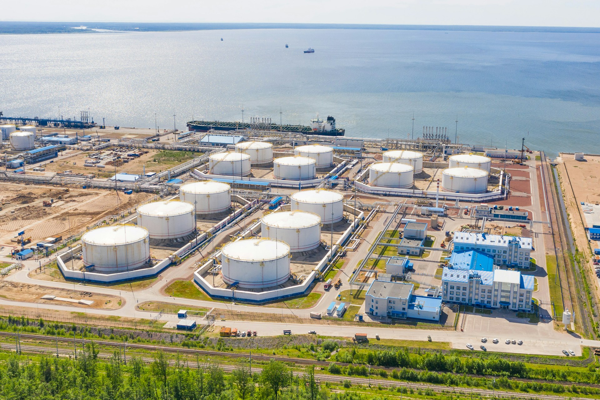 EU Sanctions Future-Proof Russian Gas Access Despite Peace Deal Prospects